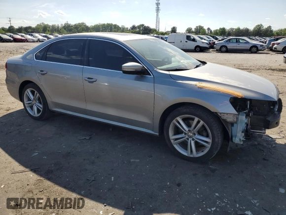 2014 Volkswagen Passat SE z VIN 1VWBT7A3XEC038811, wystawiony jako Copart lot #55198795 z przebiegiem 119 497 mil mil oraz Szkoda całkowita • Salvage title. Historia ofert i sprzedaży dostępna na DreamBid. Obrazek 4.