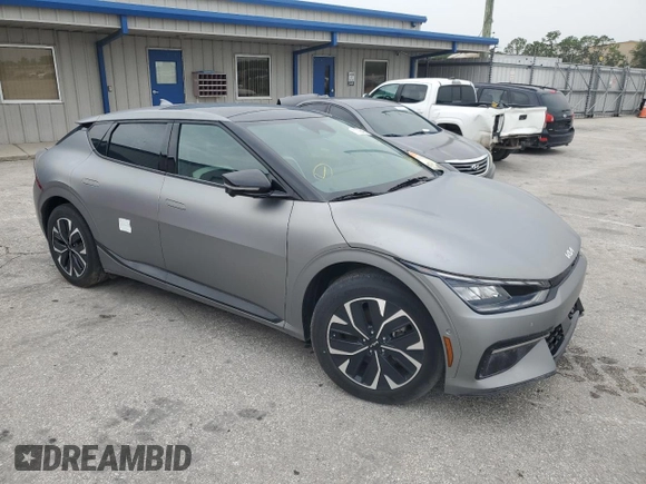2024 Kia EV6 GT-Line z VIN KNDC44LA6R5202841, wystawiony jako Copart lot #57298405 z przebiegiem 18 mil mil oraz Szkoda całkowita • Salvage title. Historia ofert i sprzedaży dostępna na DreamBid. Obrazek 4.