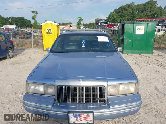 1994 Lincoln Town Car Executive with VIN 1LNLM81W5RY745596, listed as a IAAI auction lot 42548865 with 380,567 mi miles and . Bid and sale history available at DreamBid. Image 6.