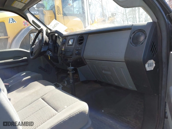 2015 Ford Super Duty F-250 SRW XL with VIN 1FDBF2B69FED21613, listed as a IAAI auction lot 41828456 with 389,777 mi miles. Bid and sale history available at carsss.com. Image 5.