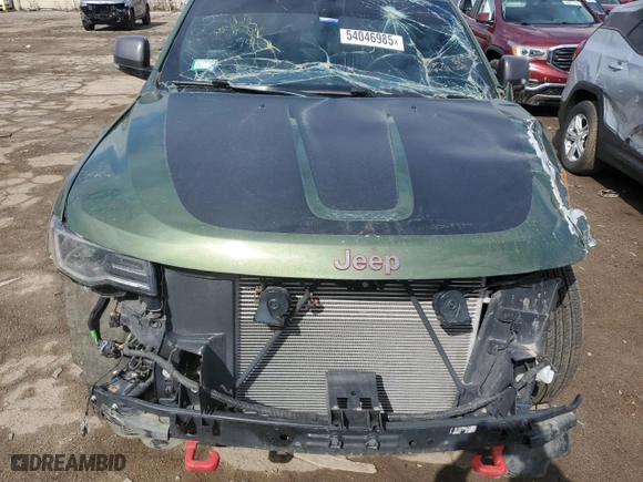 2019 Jeep Grand Cherokee Trailhawk with VIN 1C4RJFLG1KC695400, listed as a Copart auction lot 54046985 with 75,564 mi miles and Salvage Title. Bid and sale history available at carsss.com. Image 12.