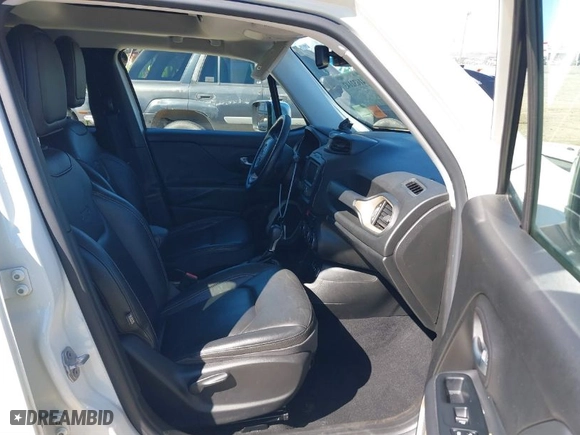 2015 Jeep Renegade Limited with VIN ZACCJADT8FPC06268, listed as a IAAI auction lot 41632143 with 166,659 mi miles. Bid and sale history available at carsss.com. Image 5.