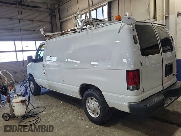 2014 Ford Econoline Cargo Commercial z VIN 1FTNE2EL4EDB13729, wystawiony jako IAAI lot #42069150 z przebiegiem 140 133 mil mil oraz . Historia ofert i sprzedaży dostępna na DreamBid. Obrazek 1.