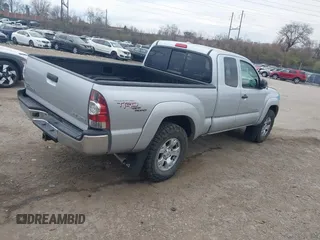 2009 Toyota Tacoma with VIN 5TEUU42NX9Z633141, listed as a IAAI auction lot 41911512 with 102,602 mi miles. Bid and sale history available at carsss.com. Image 4.