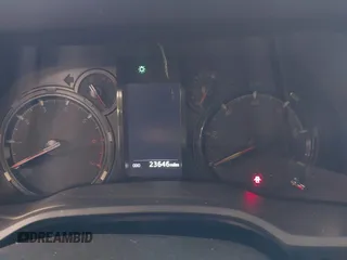 2024 Toyota 4Runner SR5 z VIN JTEMU5JR1R6227607, wystawiony jako IAAI lot #42335792 z przebiegiem 23 646 mil mil oraz . Historia ofert i sprzedaży dostępna na DreamBid. Obrazek 7.