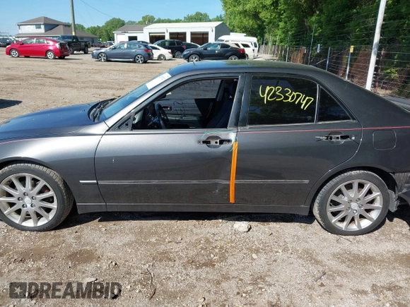 2003 Lexus IS 300/350 z VIN JTHBD192430074659, wystawiony jako IAAI lot #42330747 z przebiegiem 150 809 mil mil oraz . Historia ofert i sprzedaży dostępna na DreamBid. Obrazek 14.