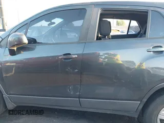 2019 Chevrolet Trax LS with VIN 3GNCJKSB8KL365883, listed as a IAAI auction lot 42010924 with Not Provided miles. Bid and sale history available at carsss.com. Image 13.
