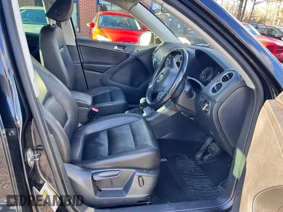 2011 Volkswagen Tiguan SEL with VIN WVGBV7AX4BW535519, listed as a Copart auction lot 44376085 with 150,695 mi miles and Clean Title. Bid and sale history available at DreamBid. Image 5.