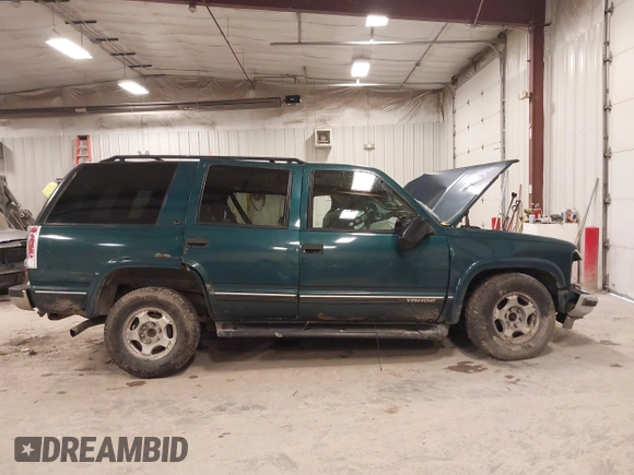 1998 Chevrolet Tahoe z VIN 1GNEK13R7WJ379752, wystawiony jako IAAI lot #42026616 z przebiegiem 270 881 mil mil oraz . Historia ofert i sprzedaży dostępna na DreamBid. Obrazek 13.