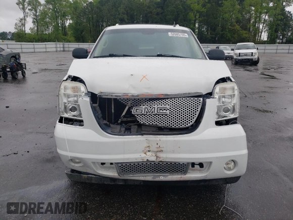 2008 GMC Yukon Denali with VIN 1GKFK63898J117949, listed as a Copart auction lot 52685705 with 179,254 mi miles and Salvage title. Bid and sale history available at DreamBid. Image 5.