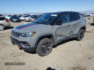 2024 Jeep Compass Trailhawk z VIN 3C4NJDDN8RT580310, wystawiony jako Copart lot #52757775 z przebiegiem 17 966 mil mil oraz Szkoda całkowita • Salvage title. Historia ofert i sprzedaży dostępna na DreamBid. Obrazek 1.