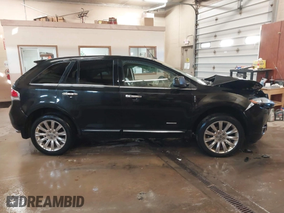 2011 Lincoln MKX z VIN 2LMDJ8JK0BBJ07032, wystawiony jako IAAI lot #41866897 z przebiegiem 232 796 mil mil oraz . Historia ofert i sprzedaży dostępna na DreamBid. Obrazek 13.