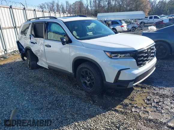 2025 Honda Pilot TrailSport with VIN 5FNYG1H63SB051817, listed as a IAAI auction lot 41434021 with 895 mi miles. Bid and sale history available at carsss.com. Image 1.