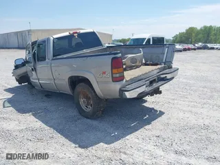 2004 GMC Sierra 2500HD SLE with VIN 1GTHK29G84E401555, listed as a IAAI auction lot 42012635 with 1 mi miles. Bid and sale history available at carsss.com. Image 3.