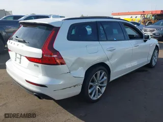 2020 Volvo V60 Momentum with VIN YV1102EK9L2362129, listed as a IAAI auction lot 41185258 with 30,178 mi miles. Bid and sale history available at carsss.com. Image 4.