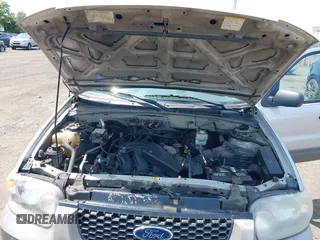 2006 Ford Escape XLT with VIN 1FMCU03166KB34803, listed as a IAAI auction lot 42425651 with 178,008 mi miles and . Bid and sale history available at DreamBid. Image 10.