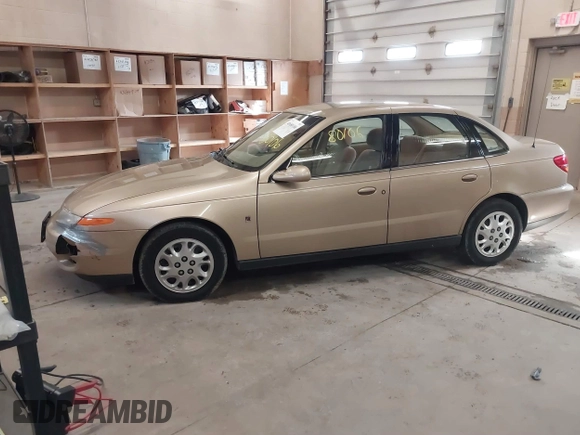 2002 Saturn LS z VIN 1G8JU54F52Y585354, wystawiony jako IAAI lot #41680106 z przebiegiem 90 431 mil mil oraz . Historia ofert i sprzedaży dostępna na DreamBid. Obrazek 2.
