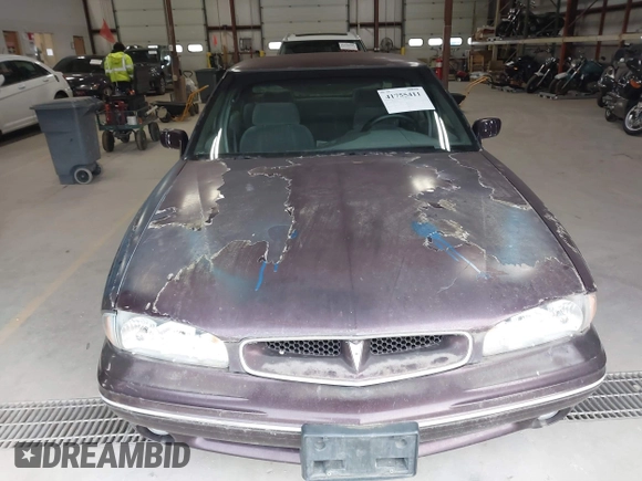 1999 Pontiac Bonneville SE z VIN 1G2HX52K2XH219410, wystawiony jako IAAI lot #41755411 z przebiegiem 187 752 mil mil oraz . Historia ofert i sprzedaży dostępna na DreamBid. Obrazek 6.