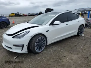 2021 Tesla Model 3 Performance z VIN 5YJ3E1EC9MF935905, wystawiony jako Copart lot #48616265 z przebiegiem 42 440 mil mil oraz Szkoda całkowita • Salvage title. Historia ofert i sprzedaży dostępna na DreamBid. Obrazek 1.