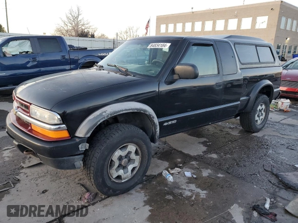 2001 Chevrolet S-10 LS with VIN 1GCCT19W718161384, listed as a Copart auction lot 84834104 with 288,874 mi miles and Salvage Title. Bid and sale history available at carsss.com. Image 1.