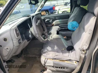 1999 GMC Denali z VIN 1GKEK13R5XR906686, wystawiony jako Copart lot #64451994 z przebiegiem 273 180 mil mil oraz Szkody całkowita. Historia ofert i sprzedaży dostępna na DreamBid. Obrazek 7.