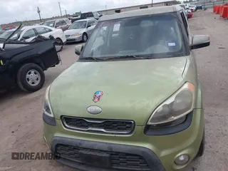 2013 Kia Soul ! with VIN KNDJT2A60D7576761, listed as a IAAI auction lot 42142415 with 1 mi miles. Bid and sale history available at carsss.com. Image 6.