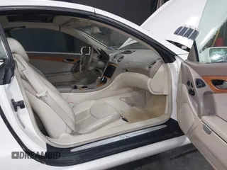 2004 Mercedes-Benz SL 500 z VIN WDBSK75F74F072792, wystawiony jako IAAI lot #42415790 z przebiegiem 66 100 mil mil oraz . Historia ofert i sprzedaży dostępna na DreamBid. Obrazek 5.