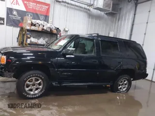 2000 GMC Denali with VIN 1GKEK13R9YR163824, listed as a IAAI auction lot 41245808 with 206,773 mi miles. Bid and sale history available at carsss.com. Image 14.