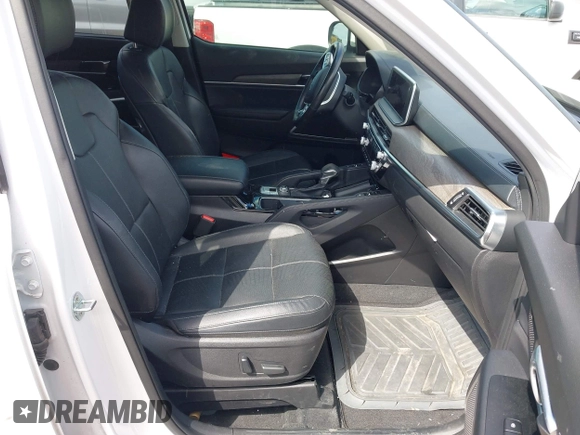 2022 Kia Telluride EX z VIN 5XYP3DHC0NG267782, wystawiony jako IAAI lot #42230498 z przebiegiem 61 246 mil mil oraz . Historia ofert i sprzedaży dostępna na DreamBid. Obrazek 5.