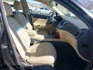 2014 Hyundai Genesis 3.8L with VIN KMHGC4DD5EU260674, listed as a IAAI auction lot 41535088 with 92,533 mi miles. Bid and sale history available at carsss.com. Image 5.