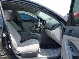 2015 Kia Optima LX z VIN 5XXGM4A73FG507178, wystawiony jako IAAI lot #42146877 z przebiegiem 165 348 mil mil oraz . Historia ofert i sprzedaży dostępna na DreamBid. Obrazek 5.