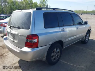 2006 Toyota Highlander w/3rd Row with VIN JTEEP21A160151793, listed as a IAAI auction lot 42100756 with 219,019 mi miles. Bid and sale history available at carsss.com. Image 4.