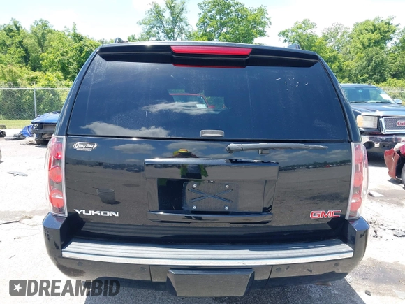 2014 GMC Yukon Denali z VIN 1GKS1EEF0ER217152, wystawiony jako IAAI lot #42269157 z przebiegiem 196 023 mil mil oraz . Historia ofert i sprzedaży dostępna na DreamBid. Obrazek 16.