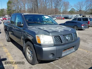 2004 Nissan Titan LE with VIN 1N6AA07A04N552555, listed as a IAAI auction lot 41574888 with 331,574 mi miles. Bid and sale history available at carsss.com. Image 1.