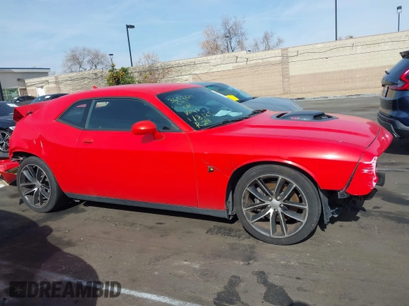 2016 Dodge Challenger R/T Scat Pack z VIN 2C3CDZFJXGH351790, wystawiony jako IAAI lot #41459795 z przebiegiem 69 129 mil mil oraz . Historia ofert i sprzedaży dostępna na DreamBid. Obrazek 14.