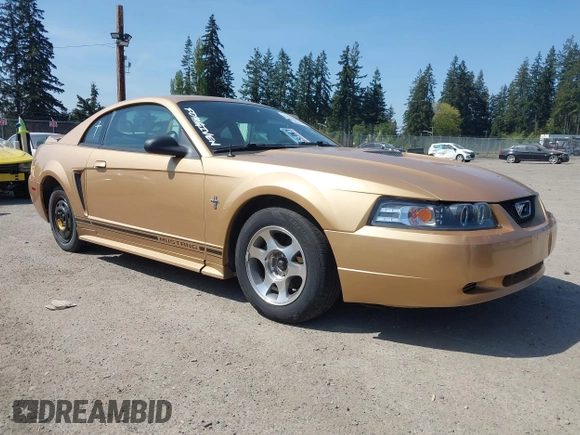 2000 Ford Mustang with VIN 1FAFP4041YF220522, listed as a IAAI auction lot 42090499 with 190,182 mi miles. Bid and sale history available at carsss.com. Image 1.