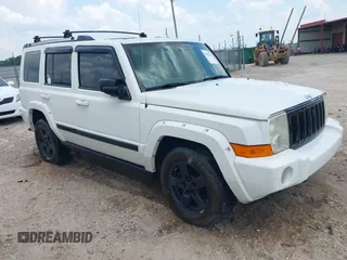 2008 Jeep Commander Limited z VIN 1J8HG58248C211318, wystawiony jako IAAI lot #42501353 z przebiegiem 215 049 mil mil oraz . Historia ofert i sprzedaży dostępna na DreamBid. Obrazek 1.