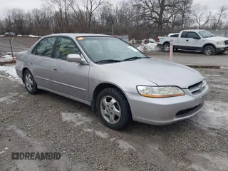 1998 Honda Accord EX z VIN 1HGCG5556WA207104, wystawiony jako IAAI lot #41444523 z przebiegiem 284 755 mil mil oraz . Historia ofert i sprzedaży dostępna na DreamBid. Obrazek 1.