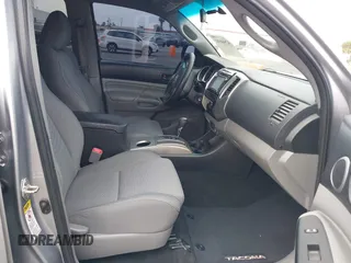 2014 Toyota Tacoma PreRunner z VIN 3TMJU4GNXEM164121, wystawiony jako IAAI lot #42568581 z przebiegiem 201 316 mil mil oraz . Historia ofert i sprzedaży dostępna na DreamBid. Obrazek 5.