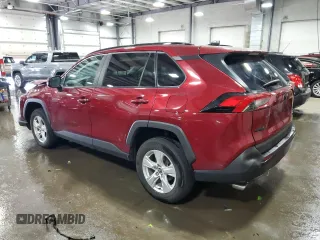 2021 Toyota RAV4 XLE z VIN 2T3P1RFV0MW206150, wystawiony jako Copart lot #57172615 z przebiegiem 55 051 mil mil oraz Szkoda całkowita • Salvage title. Historia ofert i sprzedaży dostępna na DreamBid. Obrazek 2.