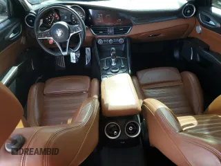 2017 Alfa Romeo Giulia Ti z VIN ZARFAECN9H7561897, wystawiony jako Copart lot #52735005 z przebiegiem 63 586 mil mil oraz Tytuł czysty. Historia ofert i sprzedaży dostępna na DreamBid. Obrazek 8.