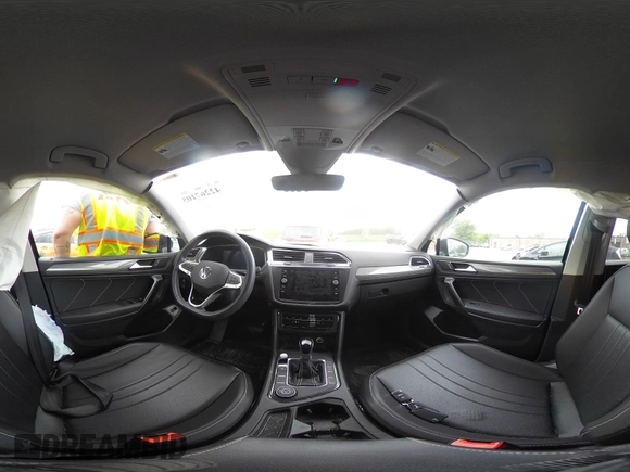 2022 Volkswagen Tiguan SE z VIN 3VV2B7AX4NM093585, wystawiony jako IAAI lot #42267105 z przebiegiem 31 239 mil mil oraz . Historia ofert i sprzedaży dostępna na DreamBid. Obrazek 18.