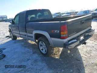2000 Chevrolet Silverado 1500 LS with VIN 2GCEK19T2Y1333156, listed as a IAAI auction lot 41292603 with 204,886 mi miles. Bid and sale history available at carsss.com. Image 3.