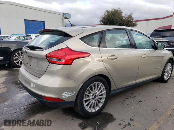 2015 Ford Focus Electric z VIN 1FADP3R43FL314971, wystawiony jako Copart lot #81186143 z przebiegiem 60 987 mil mil oraz . Historia ofert i sprzedaży dostępna na DreamBid. Obrazek 3.