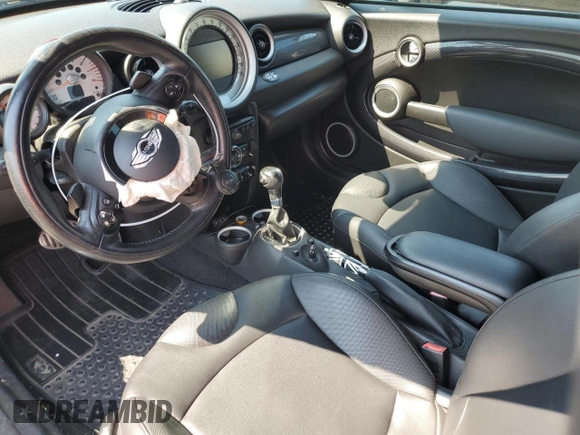2013 MINI Roadster S z VIN WMWSY3C58DT594039, wystawiony jako Copart lot #65833804 z przebiegiem Nie podano mil oraz Szkody całkowita. Historia ofert i sprzedaży dostępna na DreamBid. Obrazek 8.