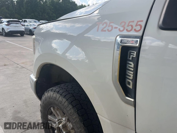 2019 Ford F-250 XL z VIN 1FT7W2BTXKED46997, wystawiony jako IAAI lot #42737714 z przebiegiem 124 075 mil mil oraz . Historia ofert i sprzedaży dostępna na DreamBid. Obrazek 12.
