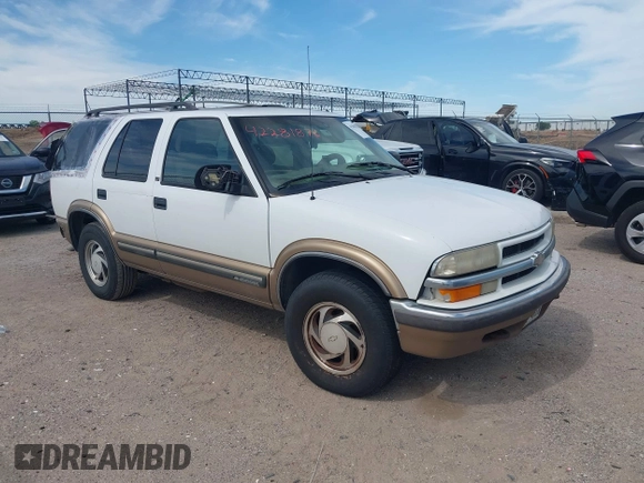 1999 Chevrolet Blazer Trailblazer z VIN 1GNDT13W4X2208791, wystawiony jako IAAI lot #42281876 z przebiegiem 261 605 mil mil oraz . Historia ofert i sprzedaży dostępna na DreamBid. Obrazek 1.