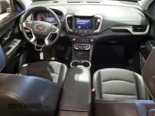2024 GMC Terrain SLT z VIN 3GKALVEGXRL338721, wystawiony jako Copart lot #65762185 z przebiegiem 28 102 mil mil oraz Czysty tytuł • Clean title. Historia ofert i sprzedaży dostępna na DreamBid. Obrazek 8.