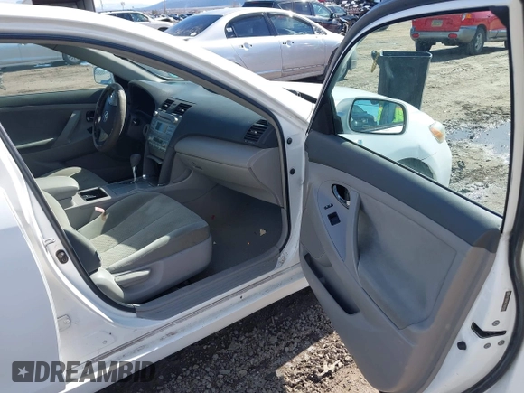 2007 Toyota Camry z VIN 4T1BB46K37U001970, wystawiony jako IAAI lot #41932757 z przebiegiem 255 051 mil mil oraz . Historia ofert i sprzedaży dostępna na DreamBid. Obrazek 5.