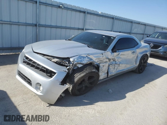 2013 Chevrolet Camaro LT z VIN 2G1FB1E31D9113862, wystawiony jako Copart lot #70308254 z przebiegiem Nie podano mil oraz Szkoda całkowita • Salvage title. Historia ofert i sprzedaży dostępna na DreamBid. Obrazek 1.